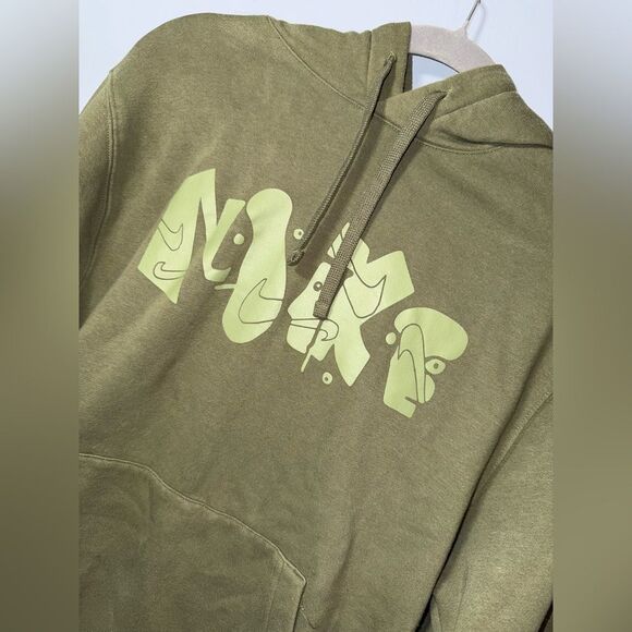 Nike Club Fleece Graphic Pullover Hoodie kids Olive Size M EUC - Picture 3 of 9